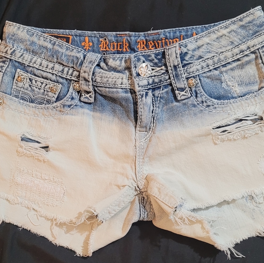 NWT ROCK REVIVAL JEN SHORTS SIZE 27